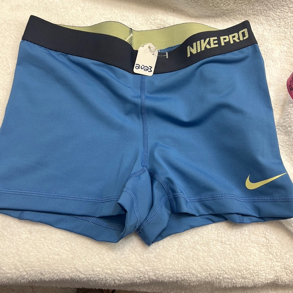 New without tags Nike pro workout shorts, size medium